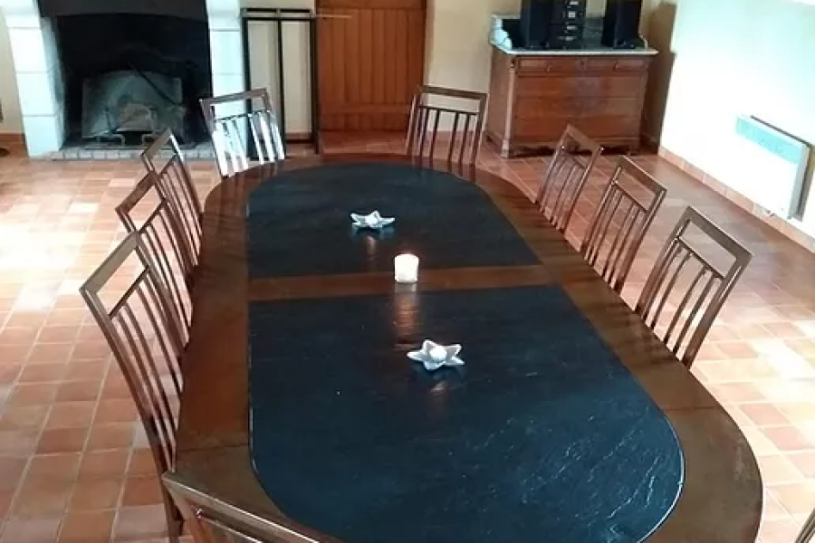 Salle à manger avec table  pour 10 personnes